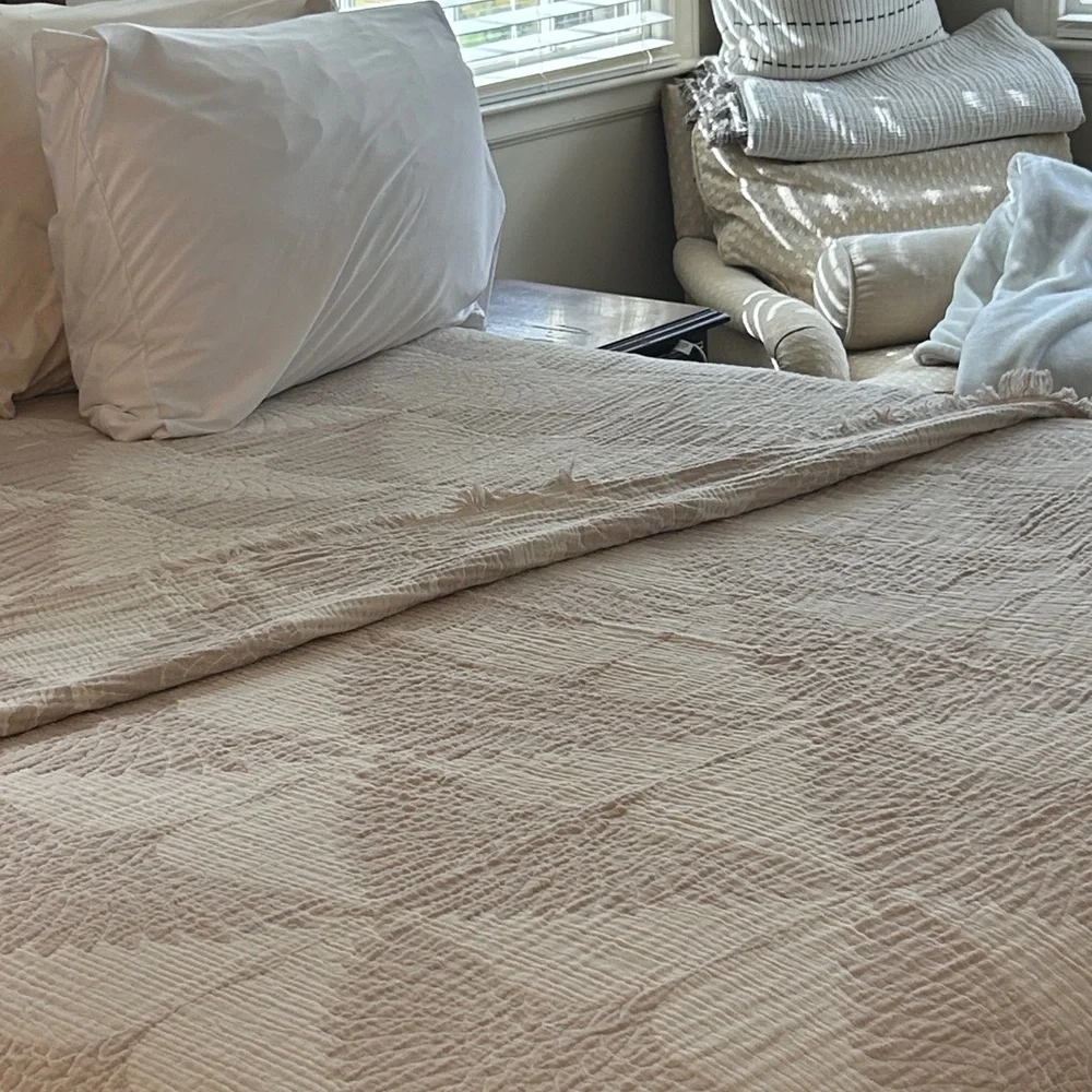 Modern Luxury Flock Bedspread Muslin 100% Cotton Woven Never Printed Quilted Tan